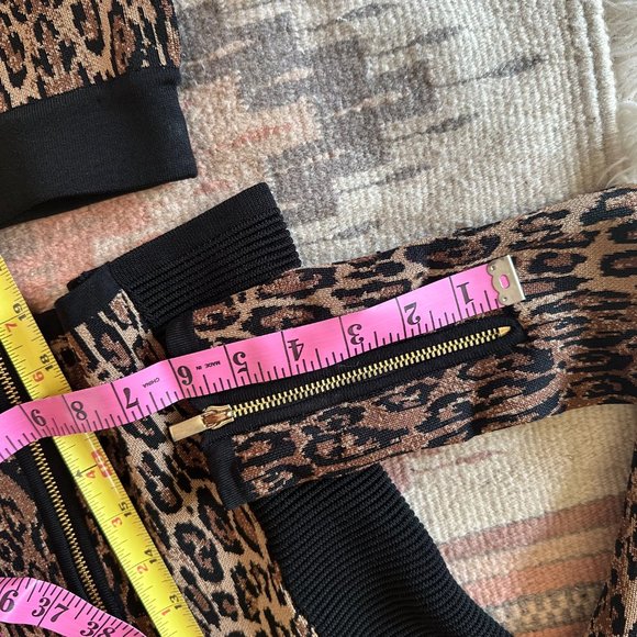 Cache Leopard 2-Piece Suit - Picture 6 of 10